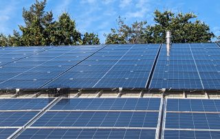 Sueddach mit solarzellen