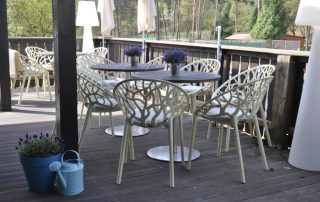 tische auf balkon restaurant bellini