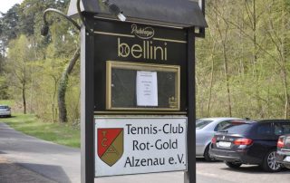 clubschild an zufahrtsstrasse